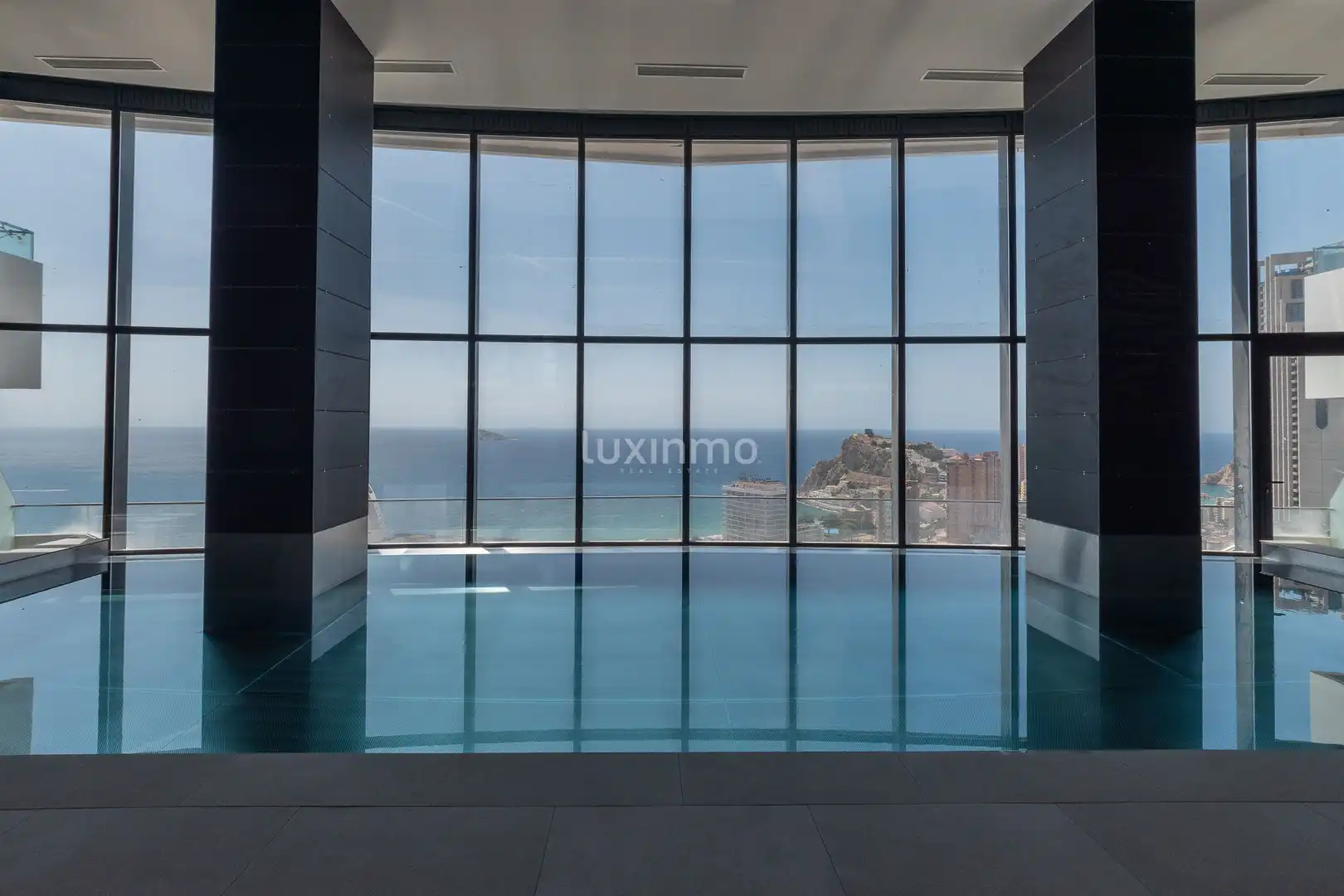 Swimming pool of Flat for sale in Benidorm  with Air Conditioner, Heating and Private garden