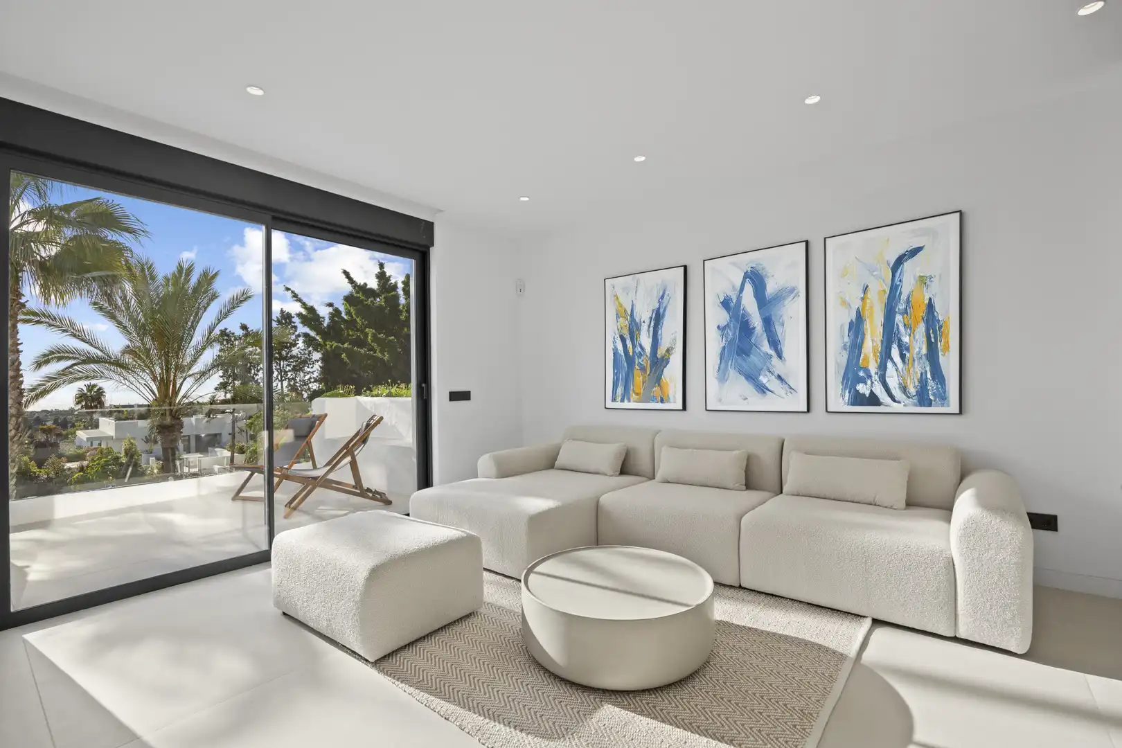 Sala de estar de Ático en venta en Estepona con Aire acondicionado, Terraza y Piscina