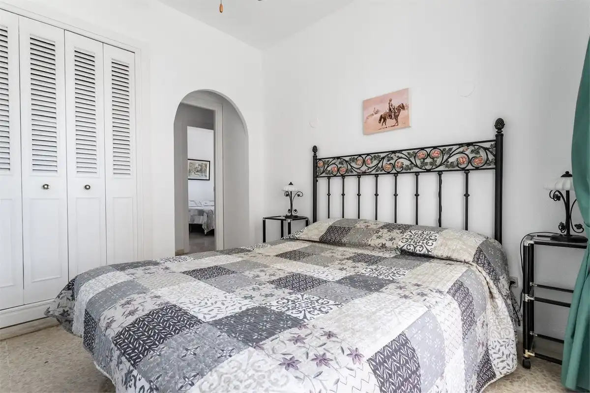 Schlafzimmer von Erdgeschoss zum Verkauf in Fuengirola mit Terrasse