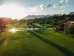Außenansicht von Wohnungen zum Verkauf in Marbella mit Klimaanlage, Heizung und Privatgarten