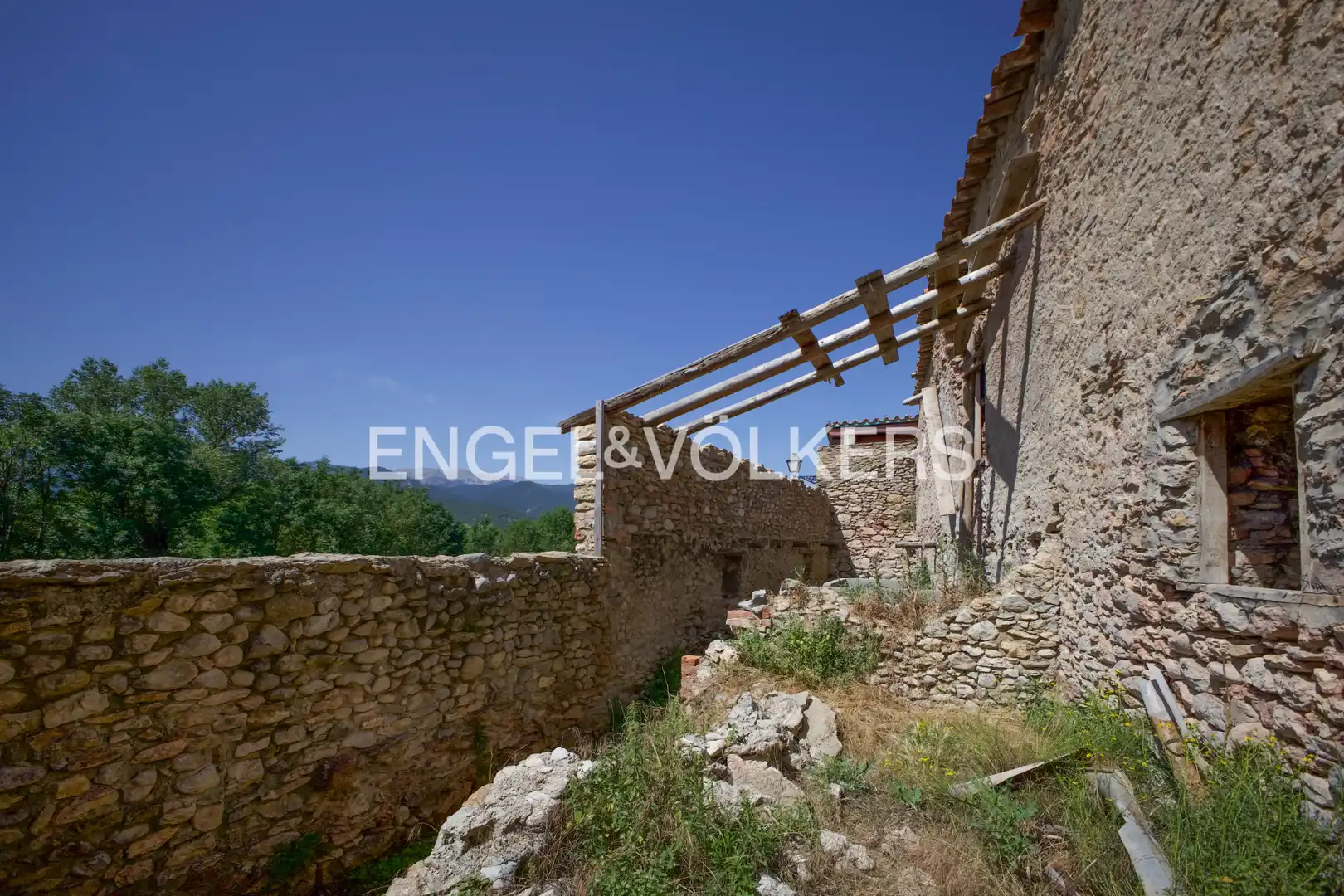 Vista exterior de Casa o xalet en venda en Bellver de Cerdanya amb Calefacció, Jardí privat i Parquet