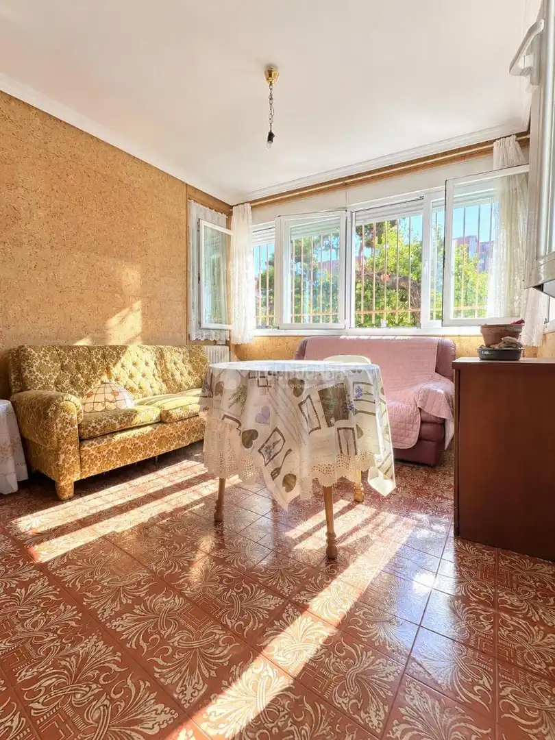 Sala d'estar de Pis en venda en Madrid amb Calefacció, Parquet i Terrassa