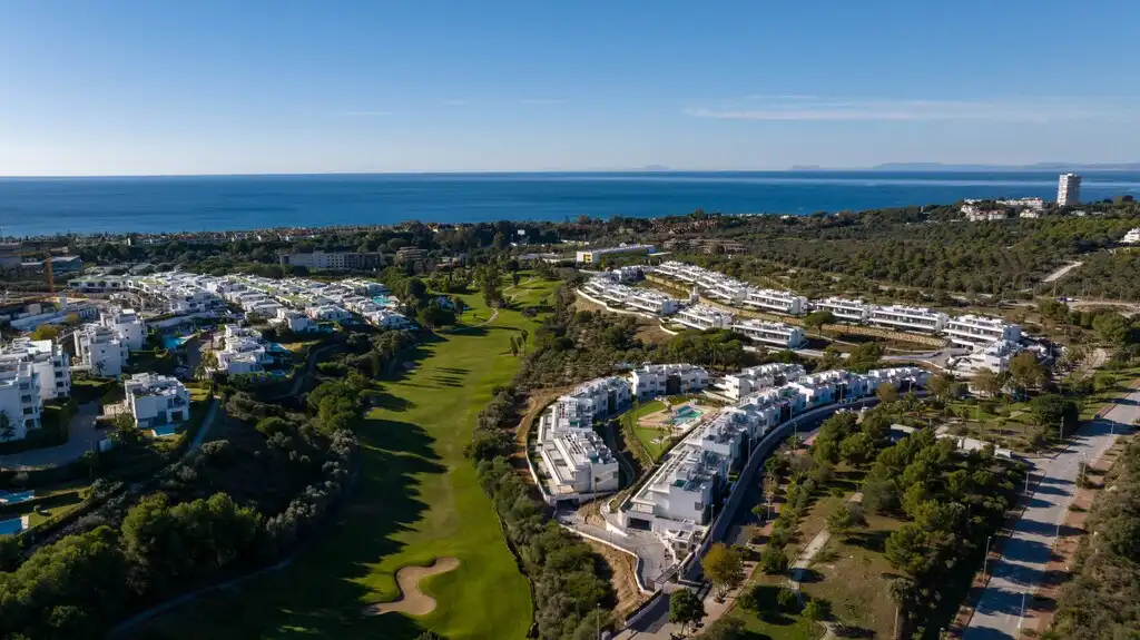 Vista exterior de Dúplex en venda en Marbella amb Terrassa i Piscina comunitària