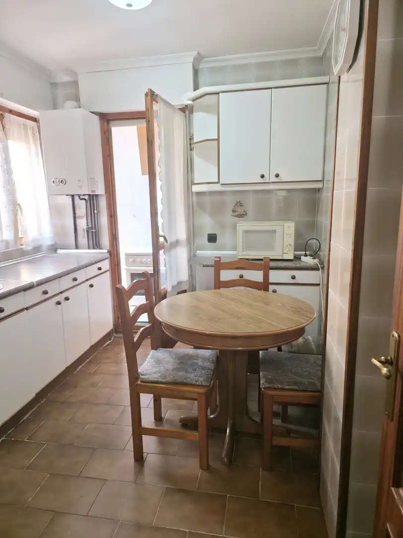 Cuina de Pis en venda en Aguilar de Campoo amb Calefacció, Parquet i Traster