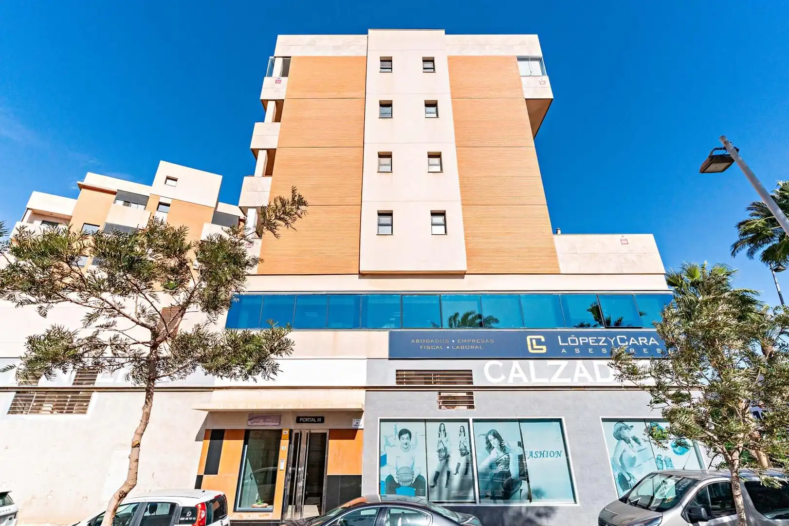 Vista exterior de Piso en venta en Roquetas de Mar con Aire acondicionado y Amueblado