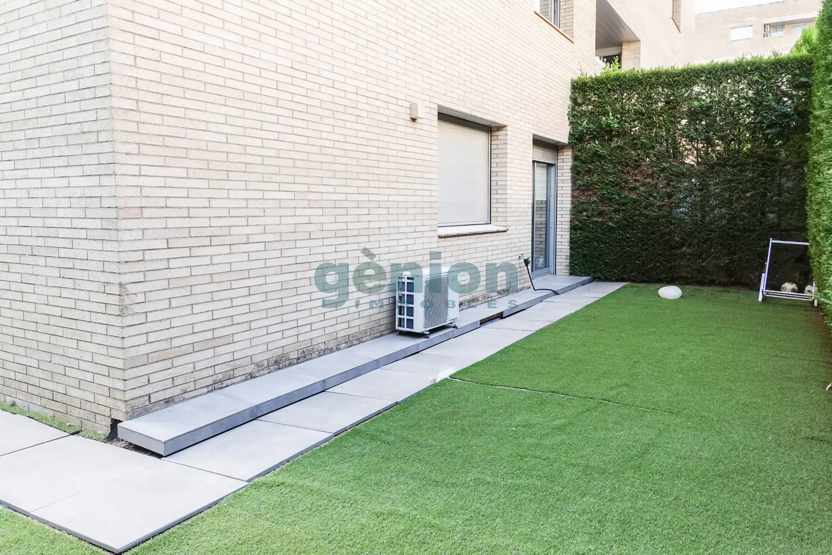 Garten von Erdgeschoss zum Verkauf in Salt mit Klimaanlage, Heizung und Terrasse