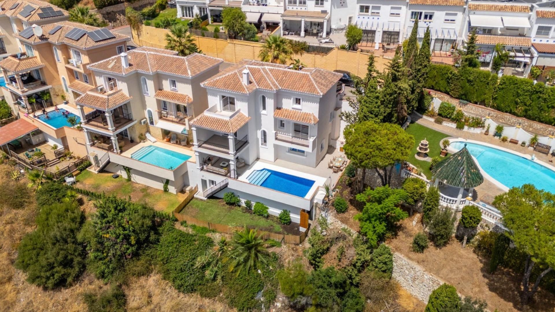 Exterior view of House or chalet for sale in Fuengirola  with Air Conditioner, Heating and Private garden