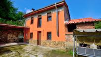 Vista exterior de Casa o xalet en venda en Langreo amb Calefacció, Terrassa i Piscina