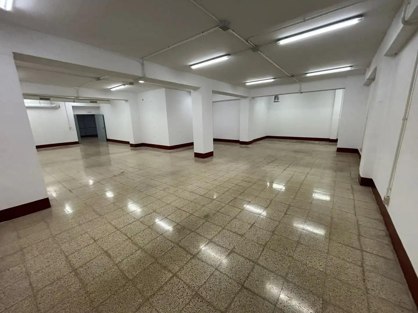 Commercial properties for sale in Barcelona  with Air Conditioner