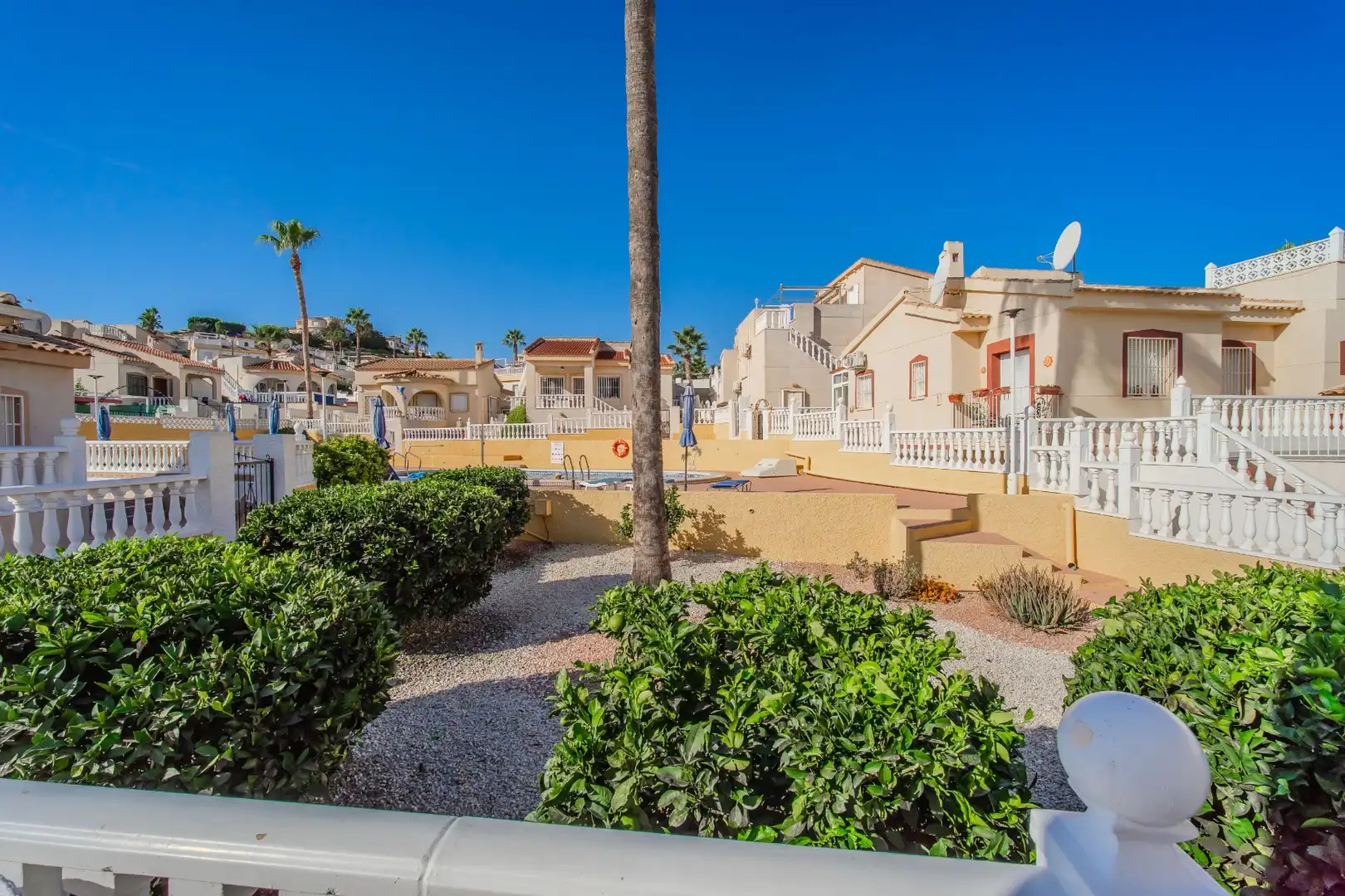 Vista exterior de Casa o xalet en venda en Rojales amb Terrassa, Traster i Piscina