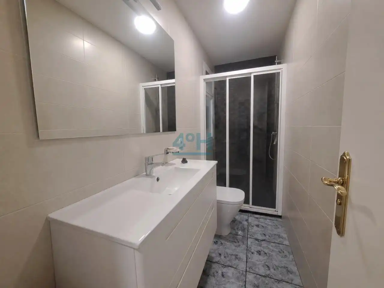 Baño de Piso en venta en Ourense Capital  con Calefacción, Parquet y Amueblado