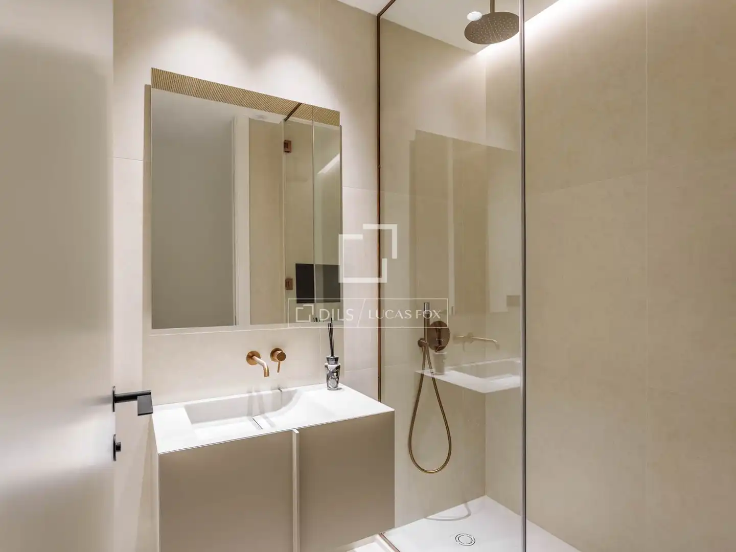Baño de Piso de alquiler en Madrid con Aire acondicionado, Terraza y Piscina