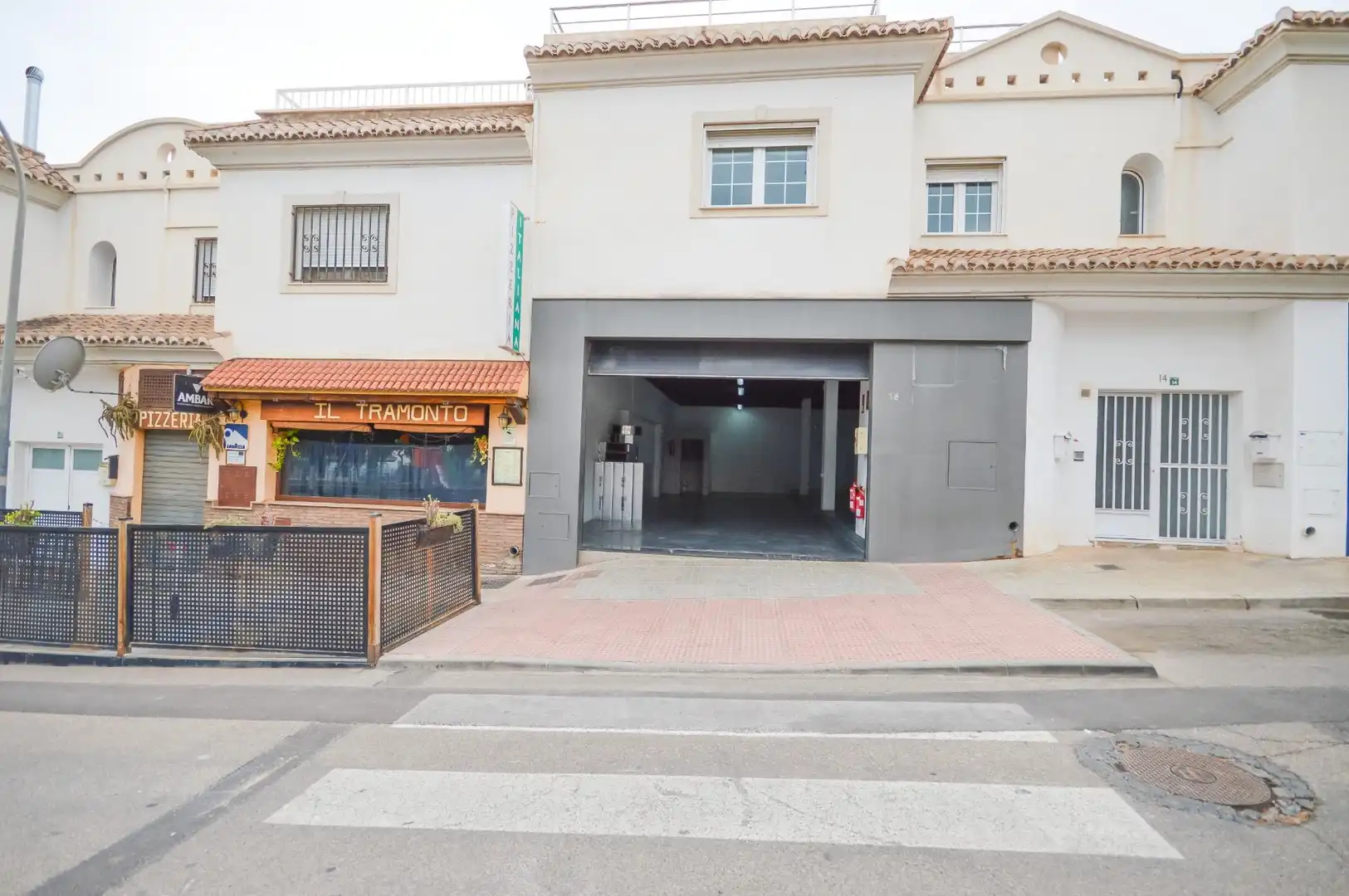 Local comercial en venda a Calle Calle Sierra de Laujar 16