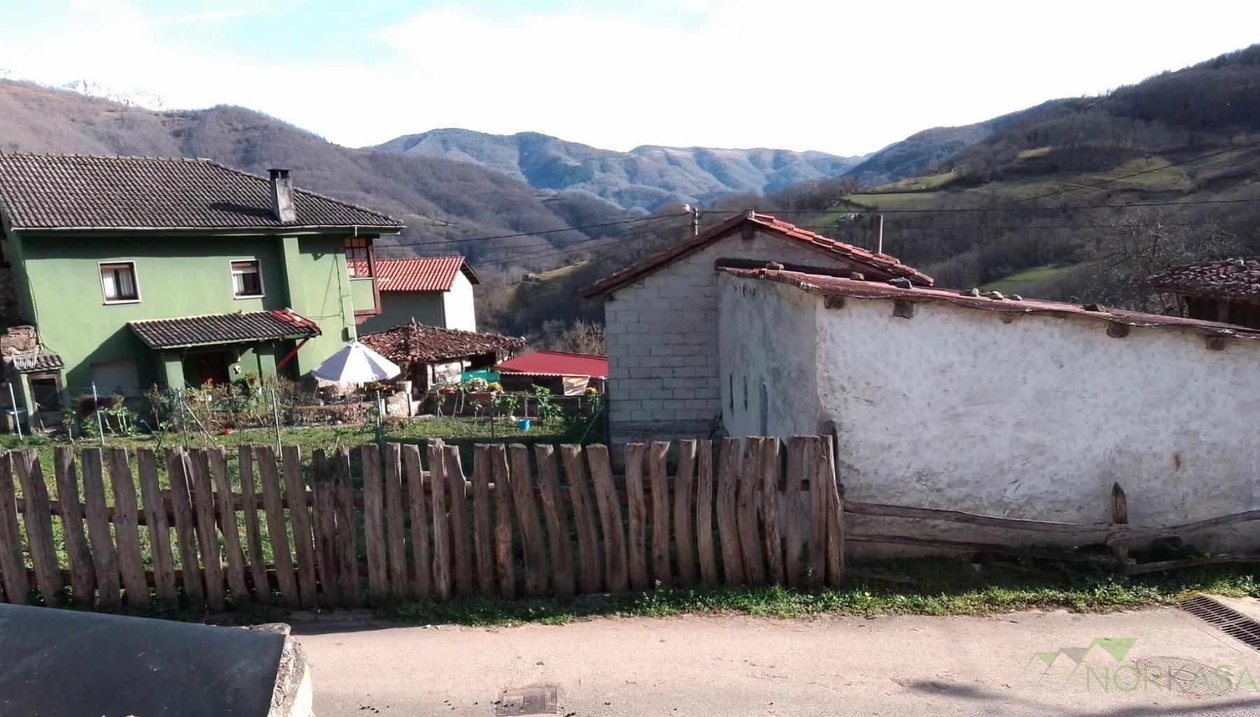 Vista exterior de Casa o xalet en venda en Quirós amb Terrassa