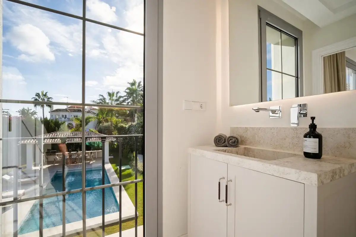 Bathroom of Detached homes for sale in Benahavís  with Terrace