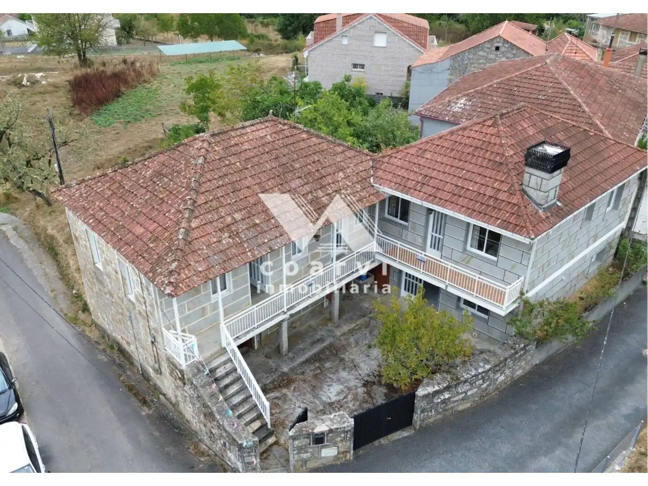 Vista exterior de Casa o xalet en venda en A Merca   amb Jardí privat, Terrassa i Moblat