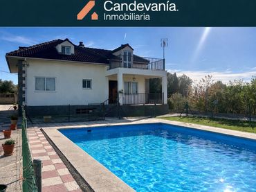 Xalet amb piscina en venda a Calle María Moliner