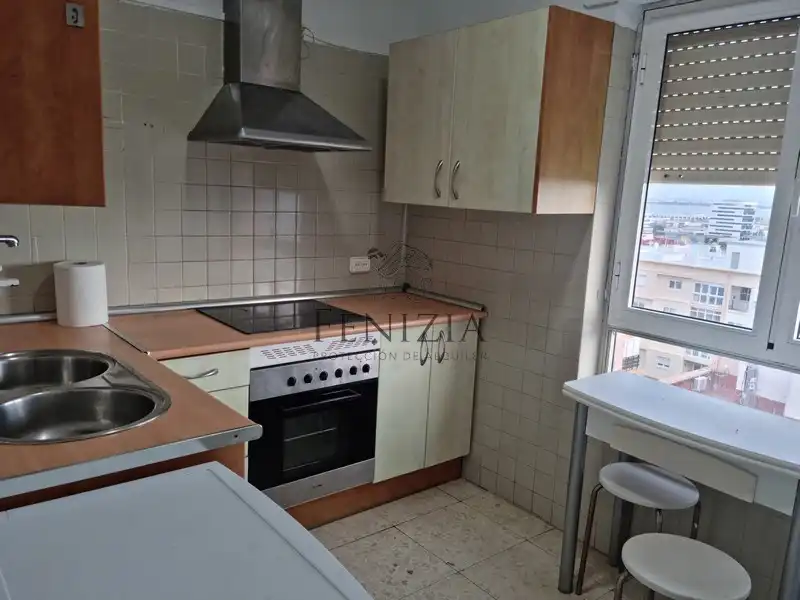 Kitchen of Flat for rent in Cádiz  with Terrace, Furnished and Oven