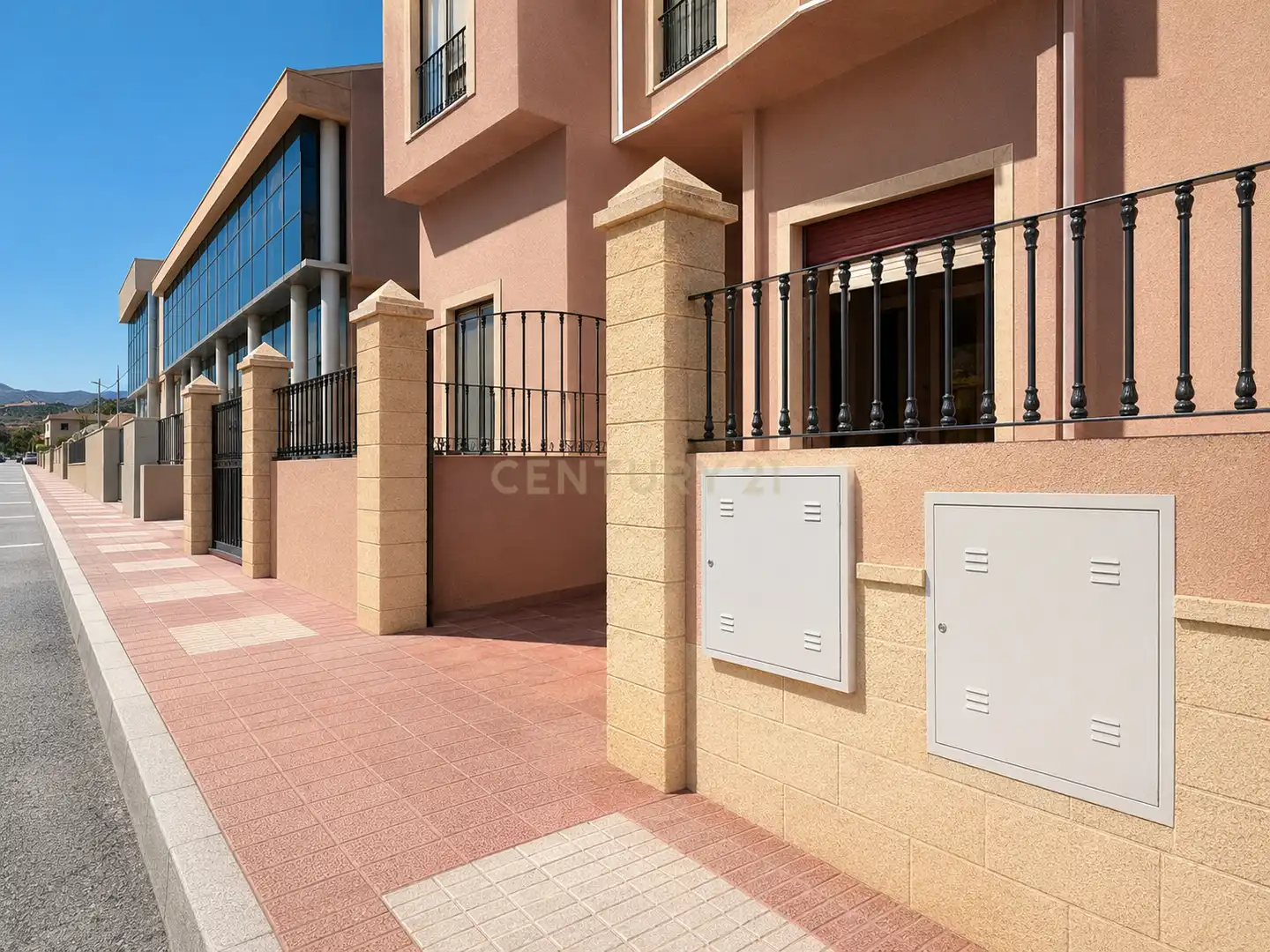 Vista exterior de Local de alquiler en Benalmádena