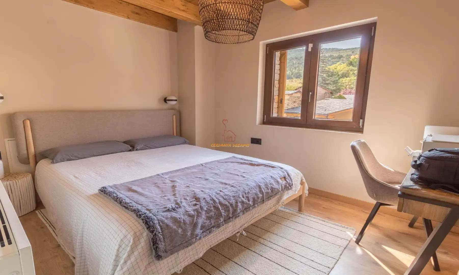 Dormitori de Casa adosada en venda en Fontanals de Cerdanya amb Aire condicionat, Calefacció i Jardí privat