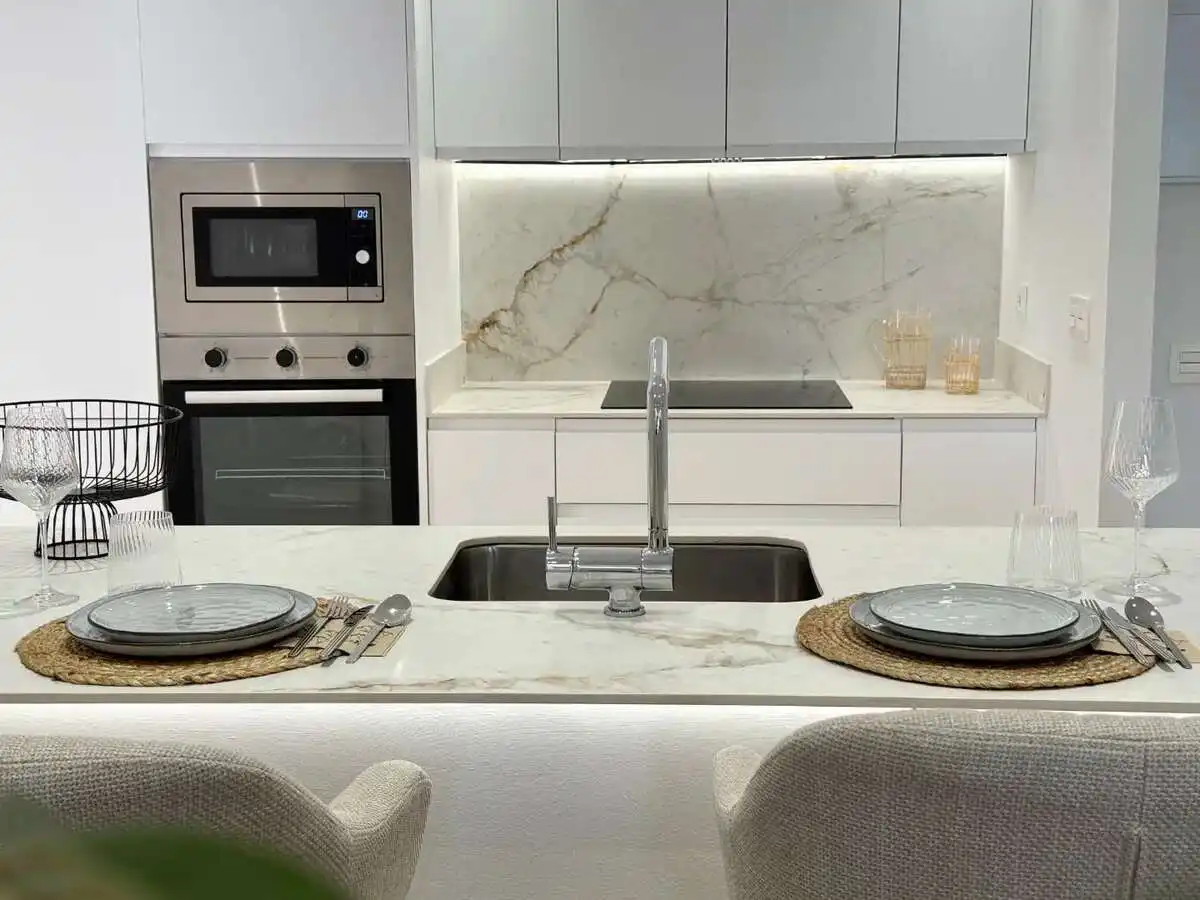 Appartamento con terrazza in vendita a Puerto de la Duquesa, imagen 6