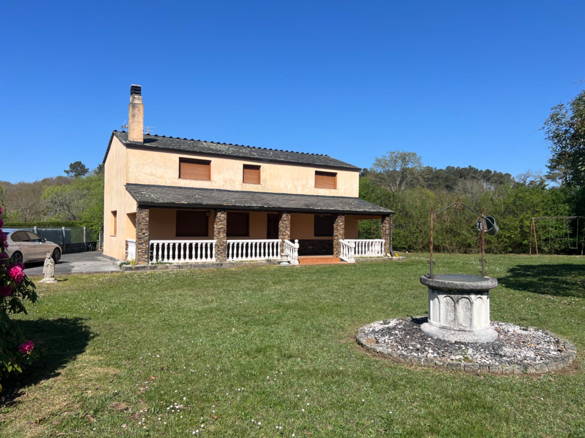 Vista exterior de Casa o xalet en venda en Castro de Rei amb Calefacció, Jardí privat i Terrassa