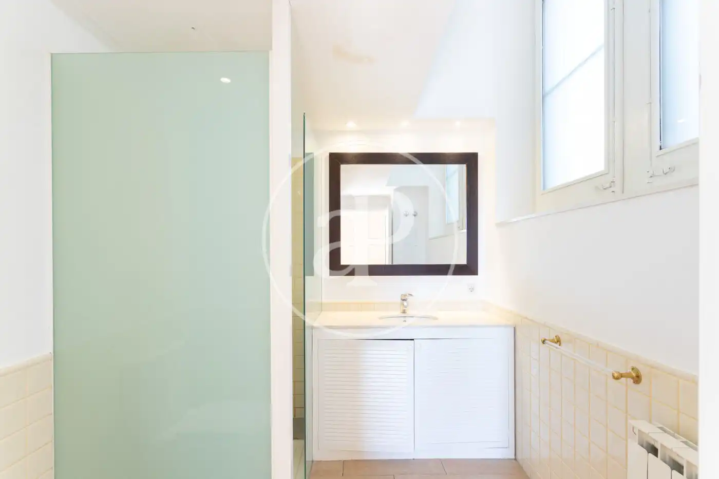 Bathroom of Houses for rent in Barcelona  with Air Conditioner, Heating and Private garden