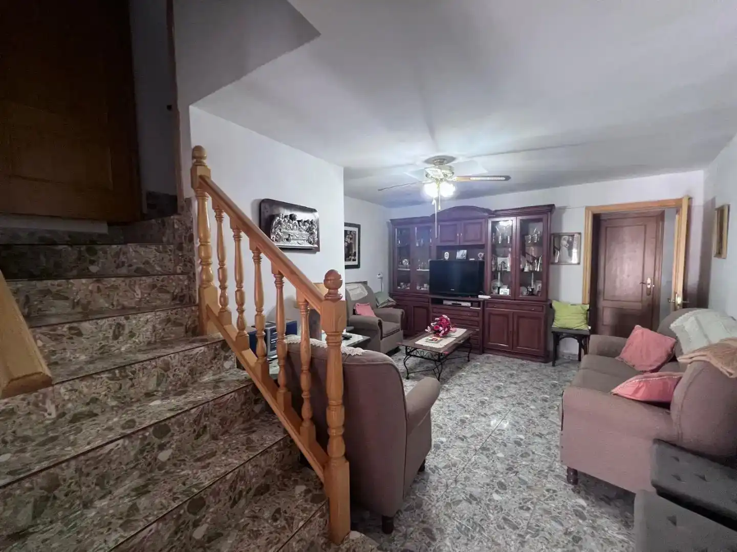 Sala d'estar de Casa adosada en venda en Alcuéscar amb Balcó