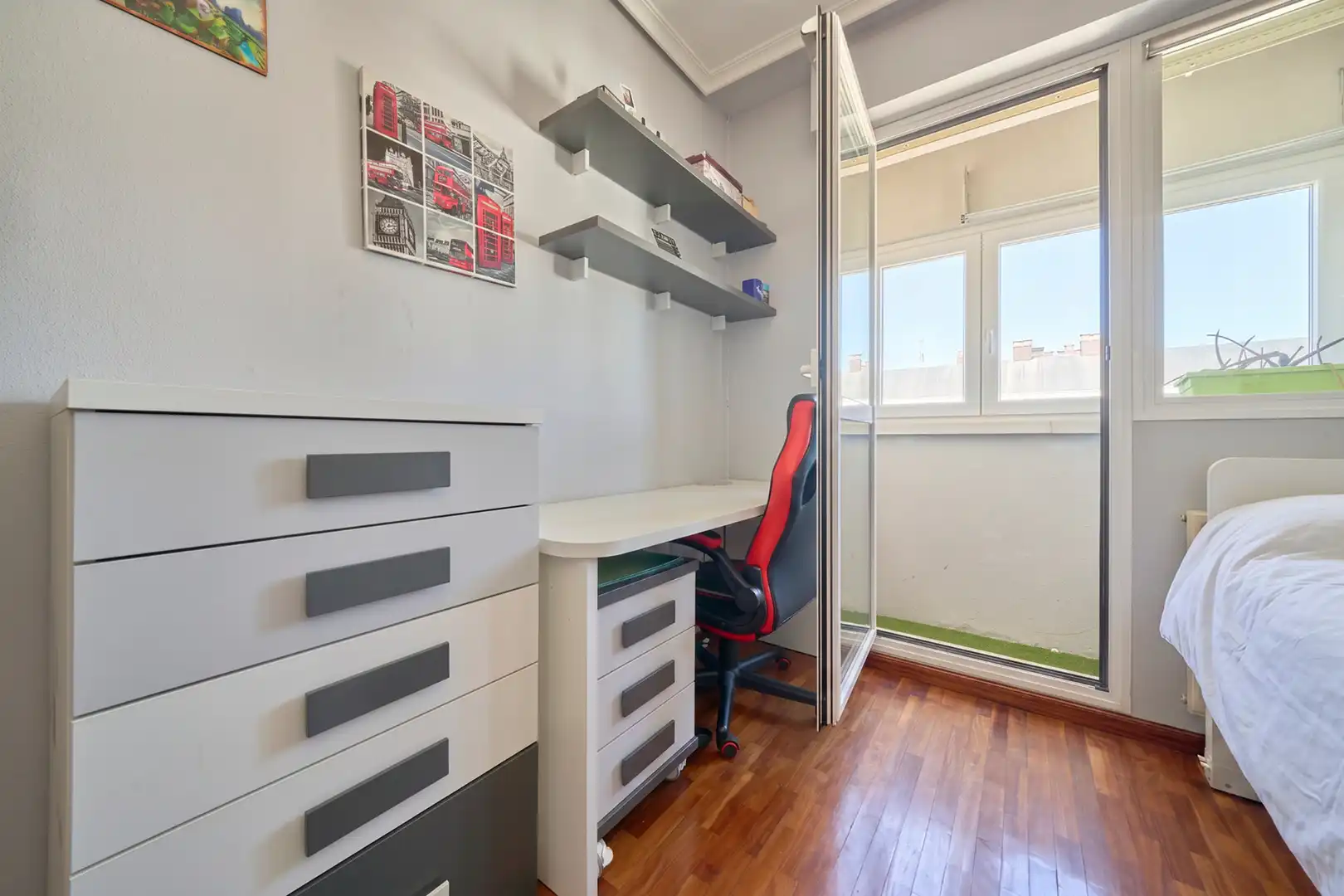 Habitación de Dúplex en venta en Vitoria - Gasteiz con Terraza, Trastero y Amueblado