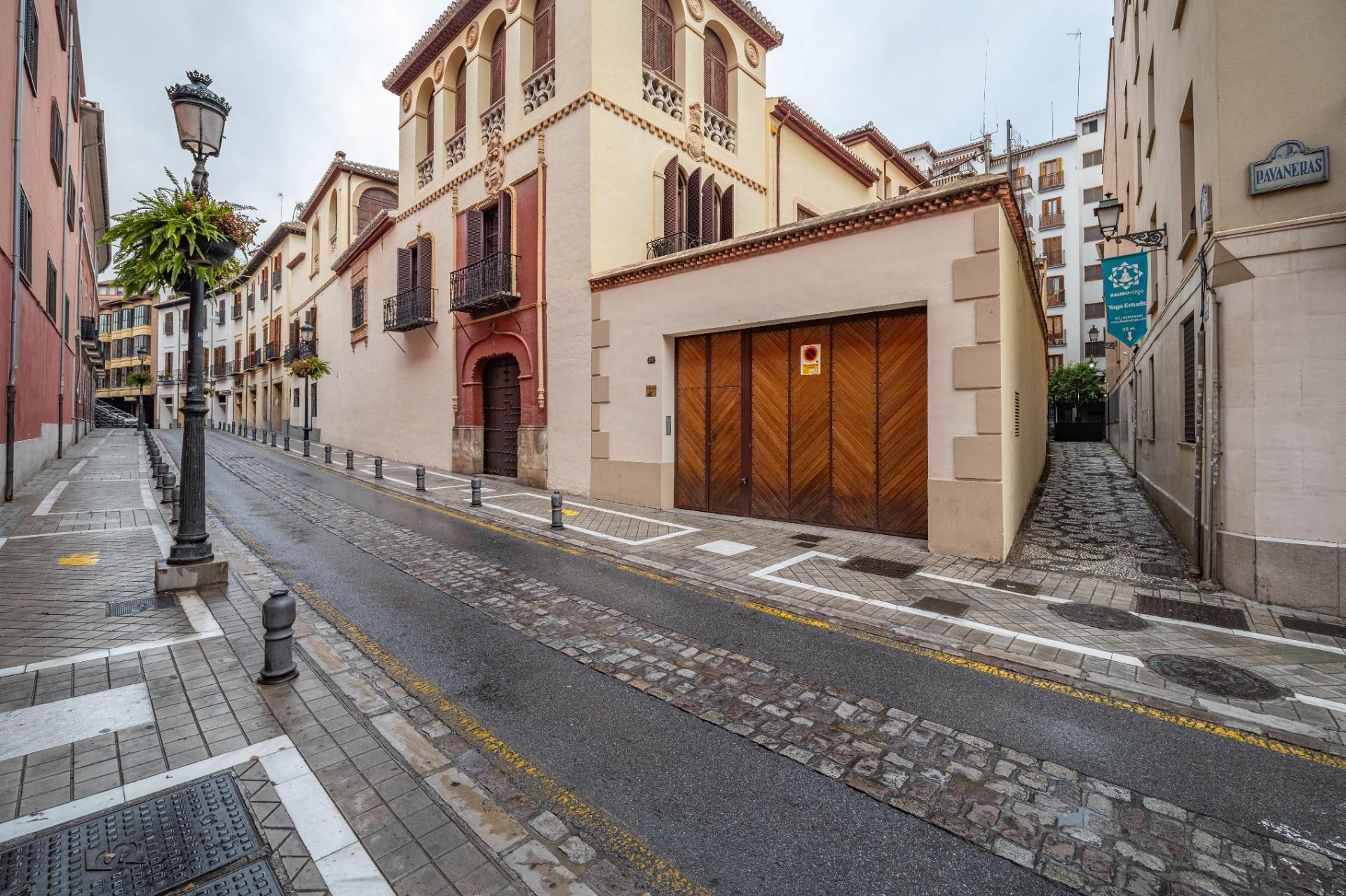 Exterior view of Premises for sale in  Granada Capital