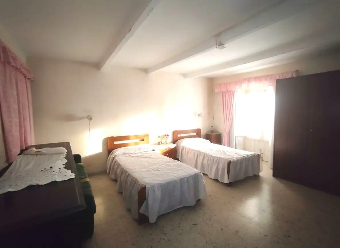 Schlafzimmer von Einfamilien-Reihenhaus zum Verkauf in Trujillo mit Terrasse und Balkon