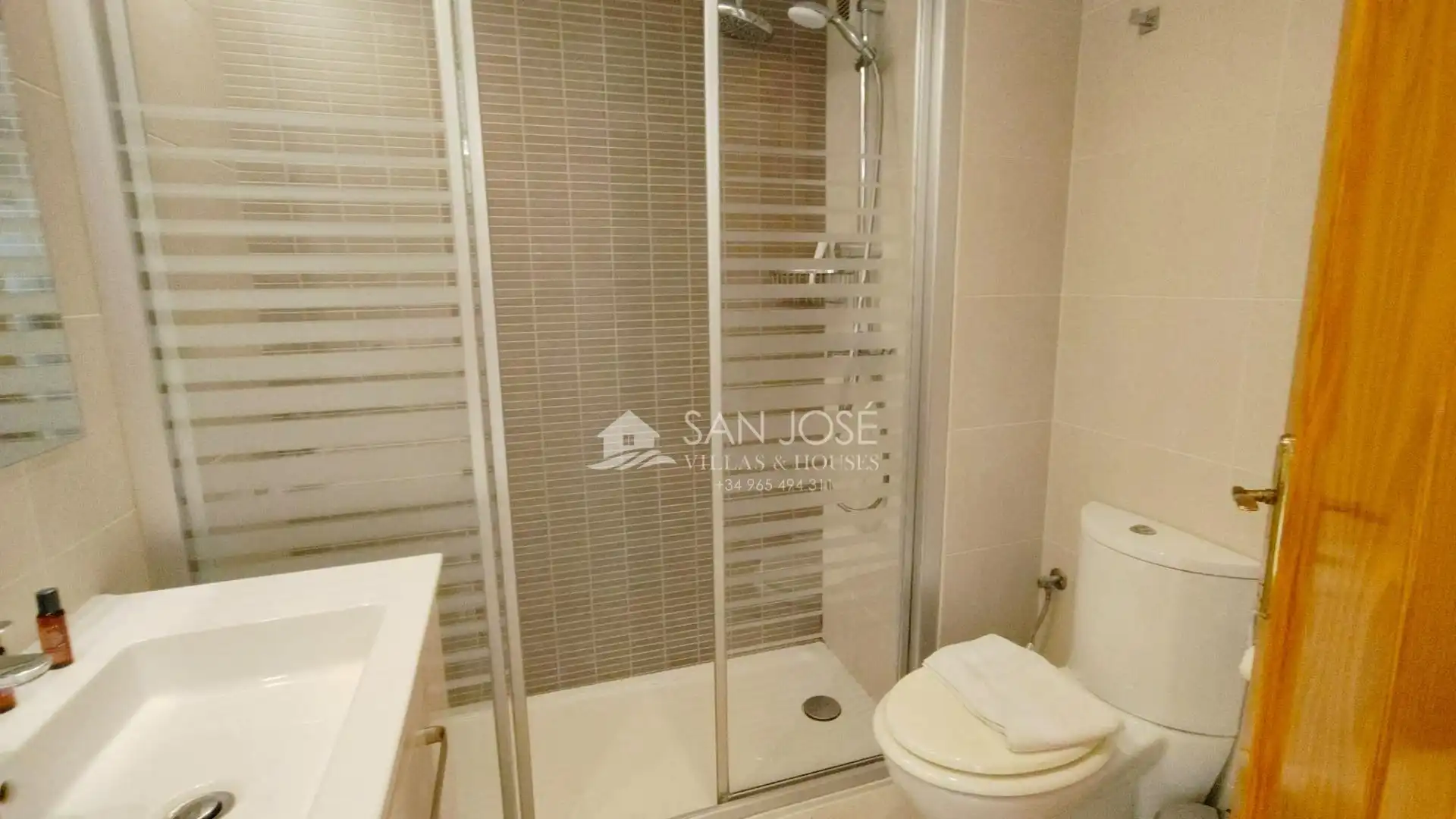Baño de Apartamento en venta en Elche / Elx con Aire acondicionado, Calefacción y Jardín privado