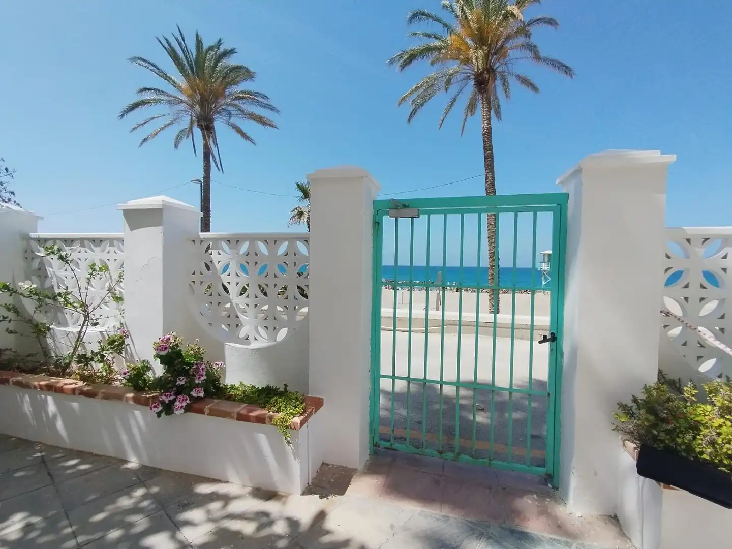 Vista exterior de Apartamento de alquiler en Torrenueva Costa con Jardín privado, Terraza y Amueblado