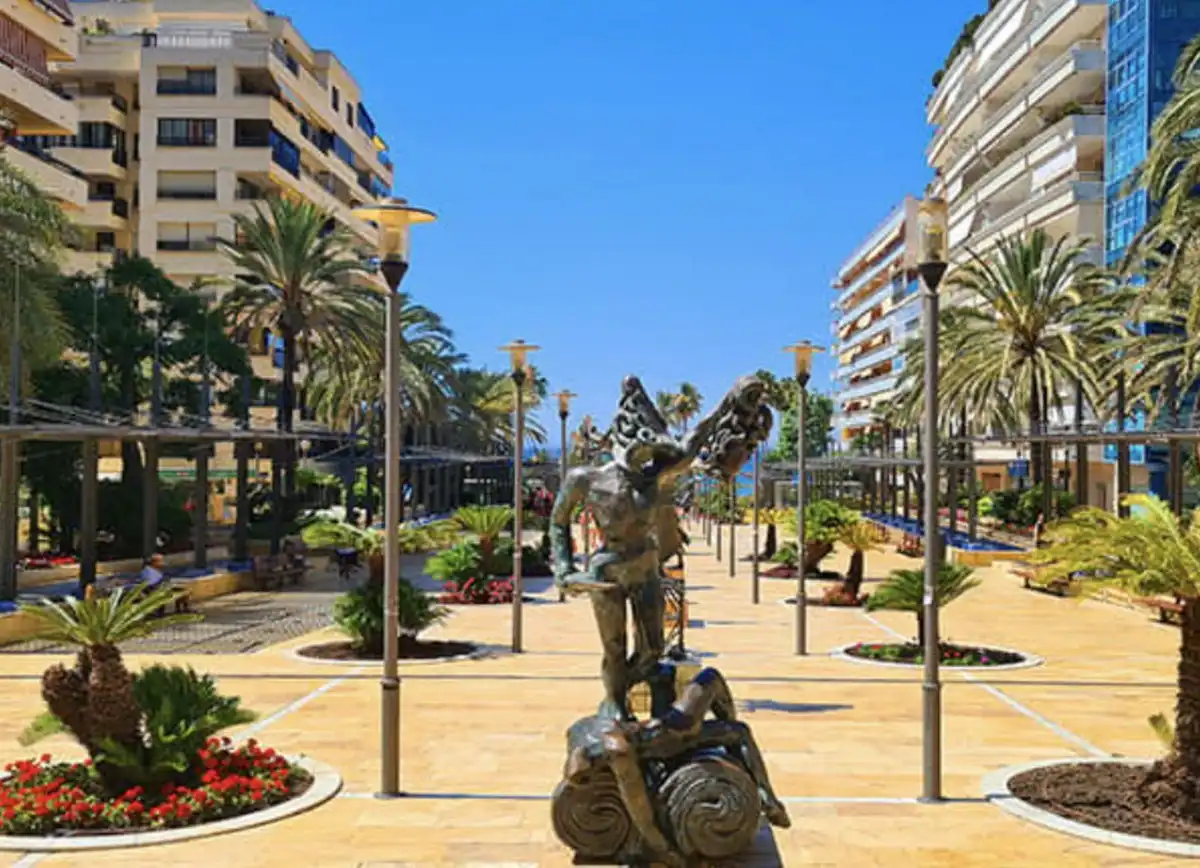 Apartment with pool for sale in Marbella Centro, imagen 5