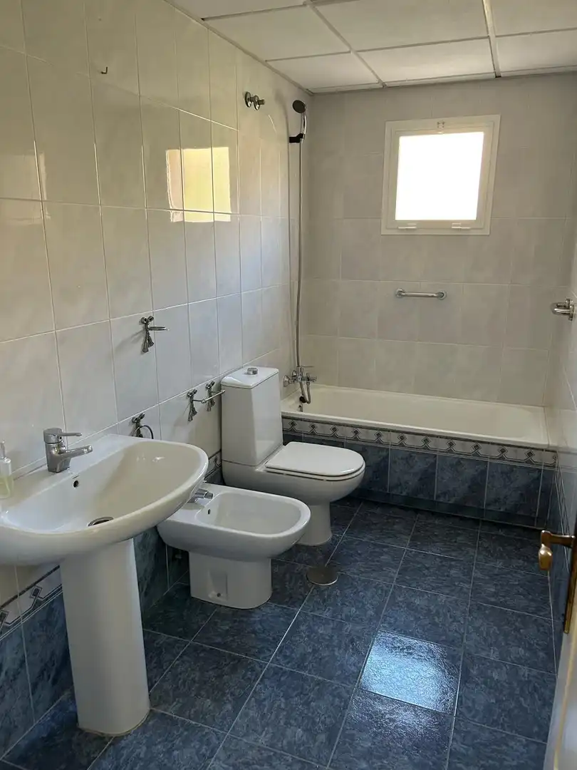 Bany de Pis de lloguer en Málaga amb Aire condicionat, Terrassa i Piscina comunitària