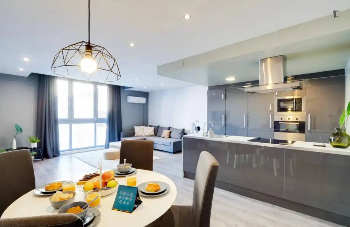 Cuina de Apartament de lloguer en Barcelona amb Aire condicionat, Calefacció i Moblat