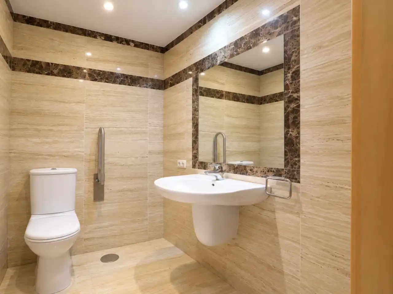 Bathroom of Flat for sale in Marbella Centro