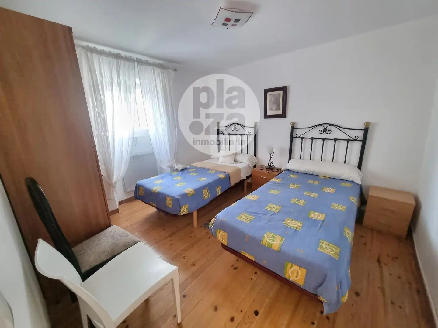 Dormitori de Casa o xalet de lloguer en Burgos amb Calefacció, Traster i Moblat