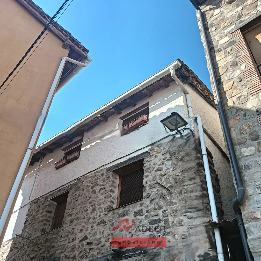 Vista exterior de Casa o xalet en venda en Villoslada de Cameros amb Calefacció i Moblat