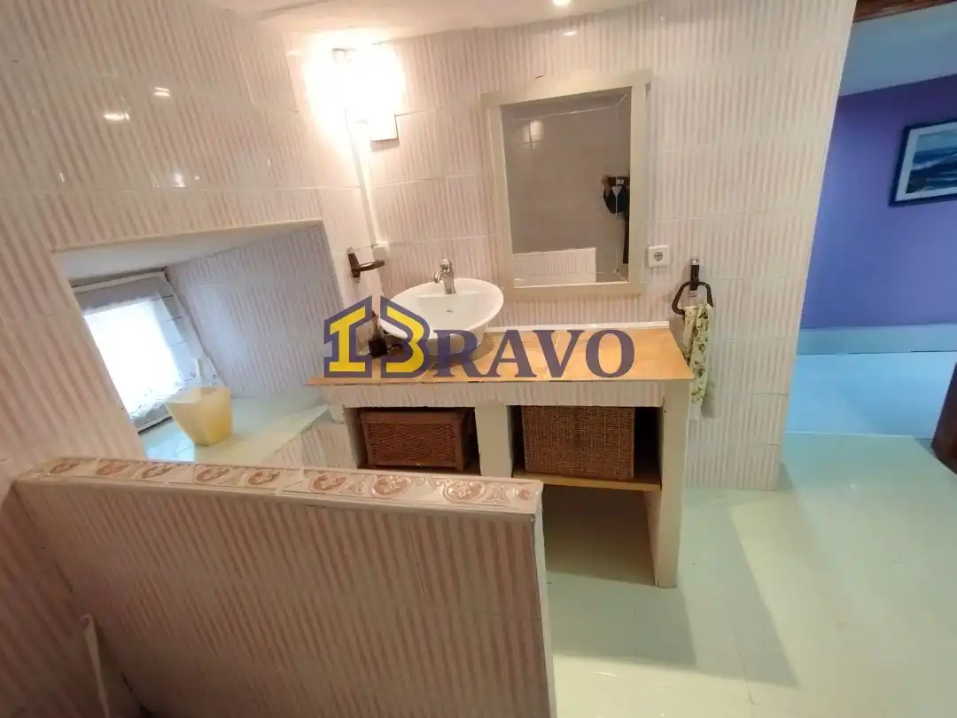 Bathroom of Houses for sale in Medina de Pomar, Burgos