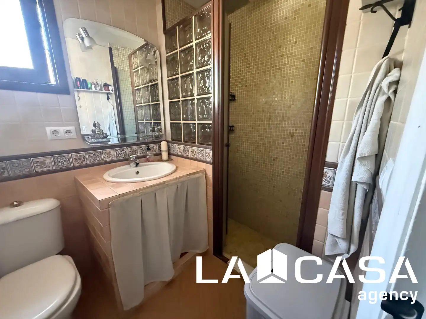 Bathroom of Detached homes for sale in Dos Hermanas  with Air Conditioner, Terrace and Storage room
