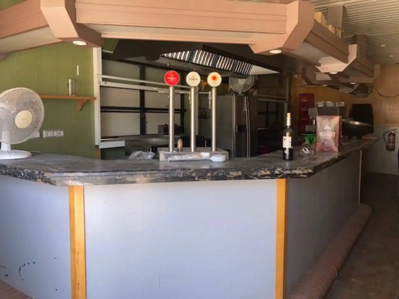 Local en venta en Cornellà de Llobregat