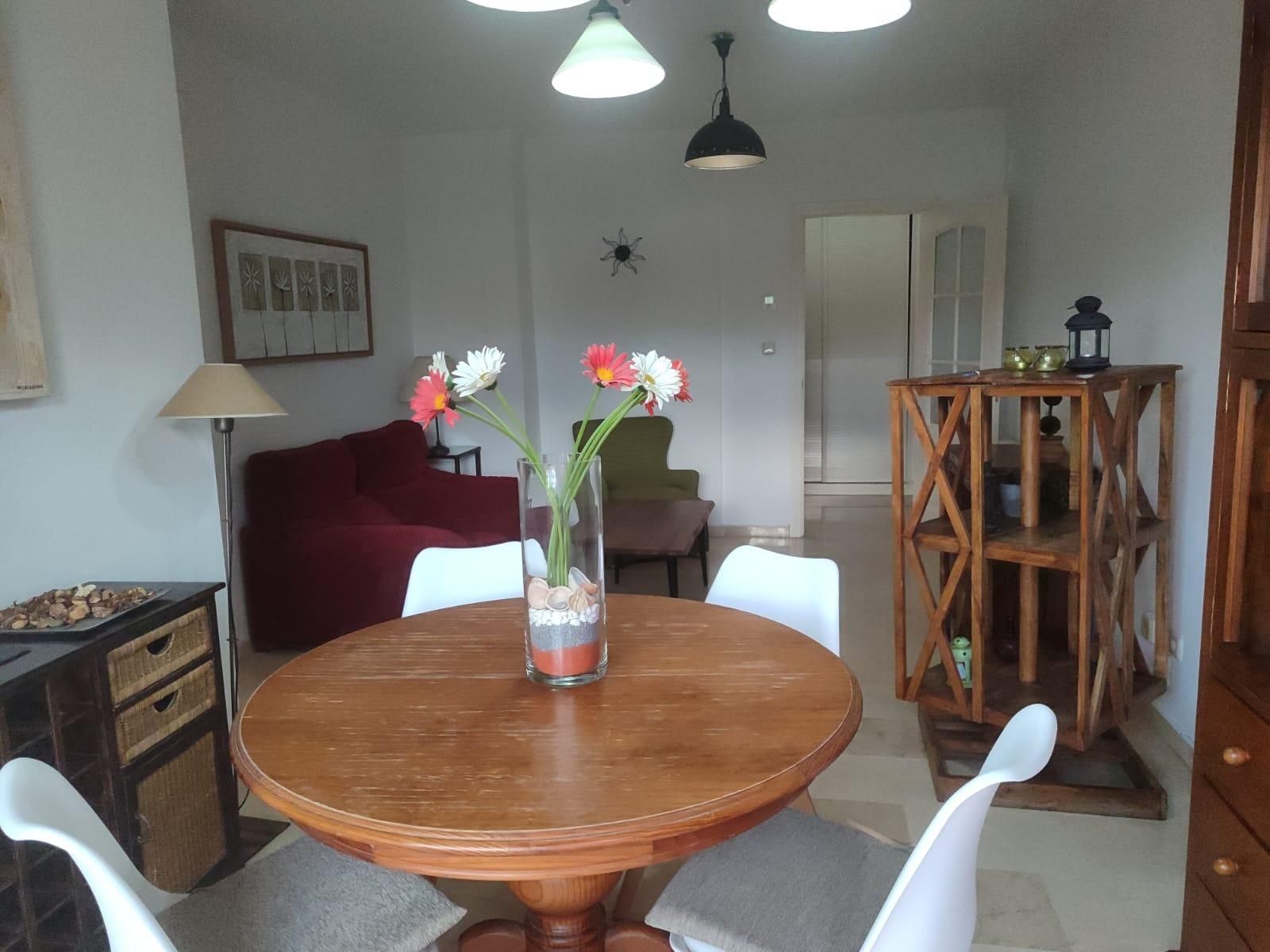 Comedor de Piso de alquiler en  Granada Capital con Aire acondicionado, Jardín privado y Terraza