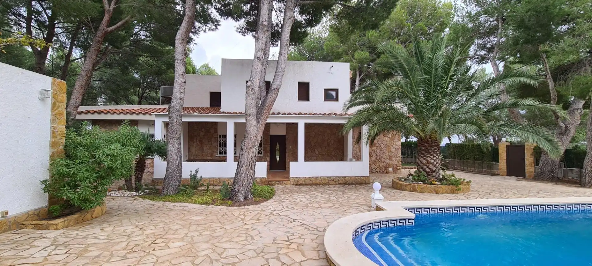 Vista exterior de Casa o xalet en venda en L'Ametlla de Mar  amb Aire condicionat, Calefacció i Jardí privat