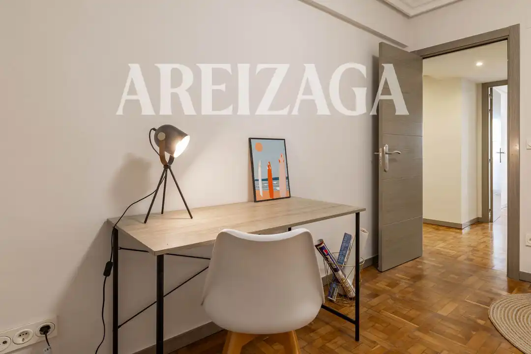 Habitación de Piso en venta en Donostia - San Sebastián  con Calefacción, Terraza y Balcón