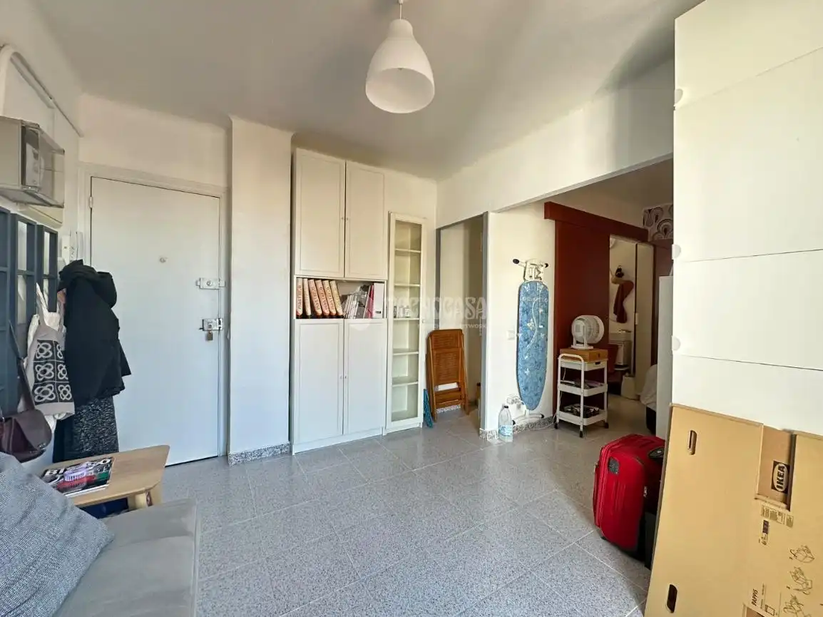 Habitación de Piso en venta en L'Hospitalet de Llobregat con Aire acondicionado, Terraza y Amueblado