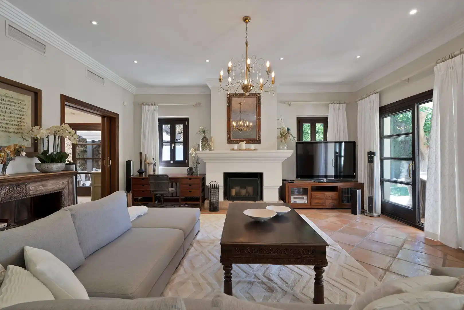 Sala de estar de Casa o chalet en venta en Marbella con Calefacción, Jardín privado y Terraza