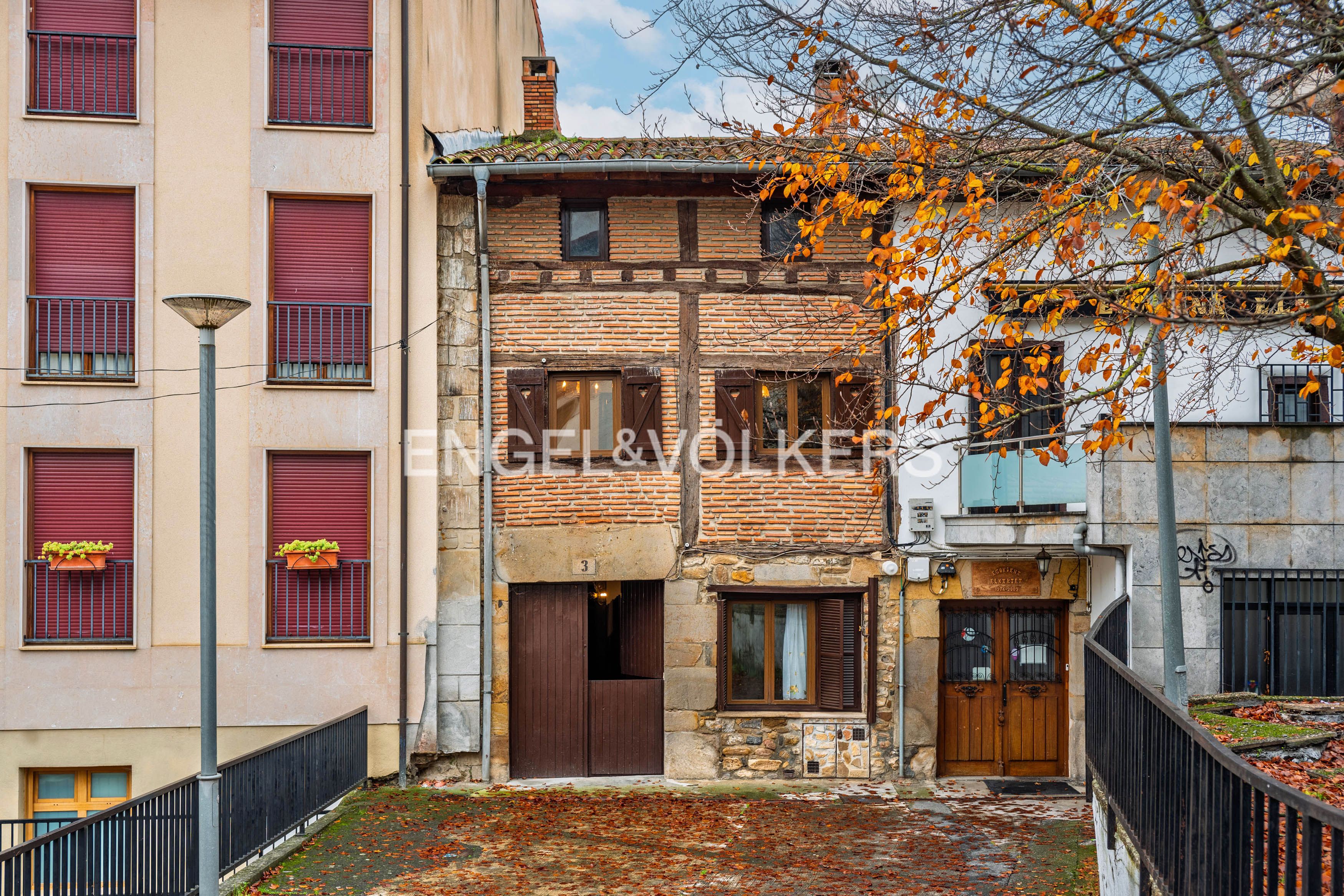Exterior view of Single-family semi-detached for sale in Eskoriatza  with Heating, Terrace and Balcony