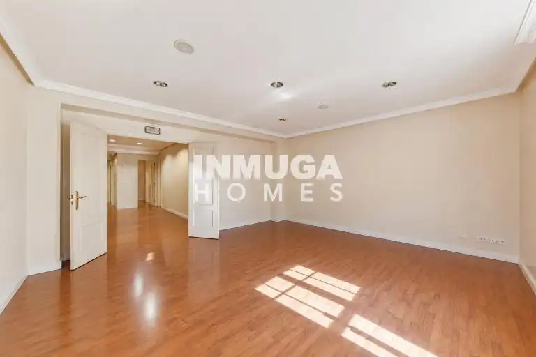 Flat for sale in Madrid  with Air Conditioner, Heating and Storage room