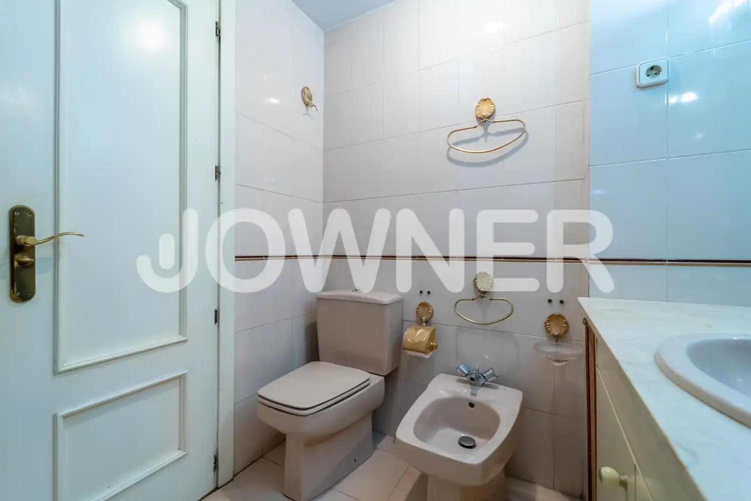 Bathroom of Flat for rent in Madrid  with Air Conditioner, Heating and Furnished